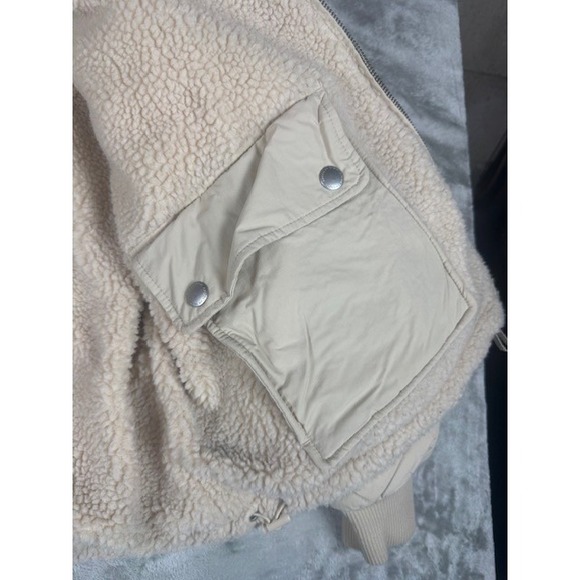 American‎ Eagle Reversible Sherpa Quilted Bomber Jacket Cream Womens L 0103-1577 - Picture 8 of 10